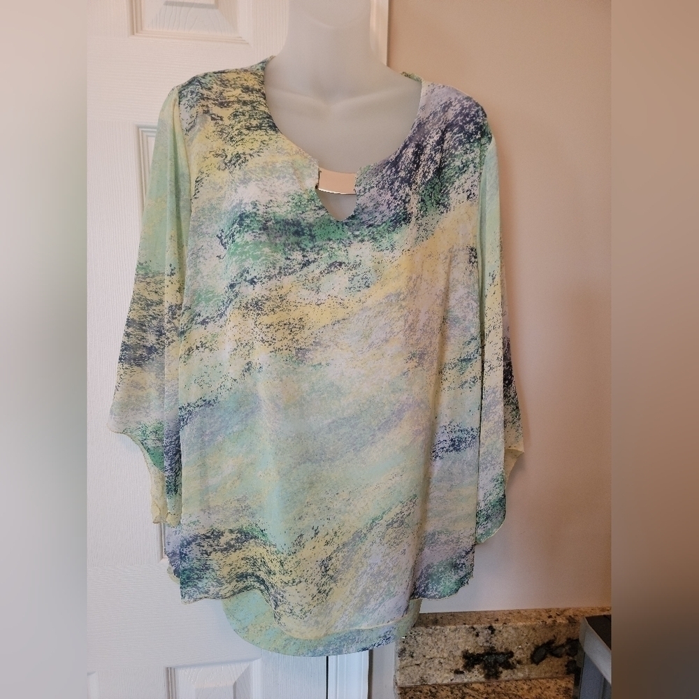 JM Collection Women's Top With Silver Bar Detail at Keyhole Neckline; Size Large